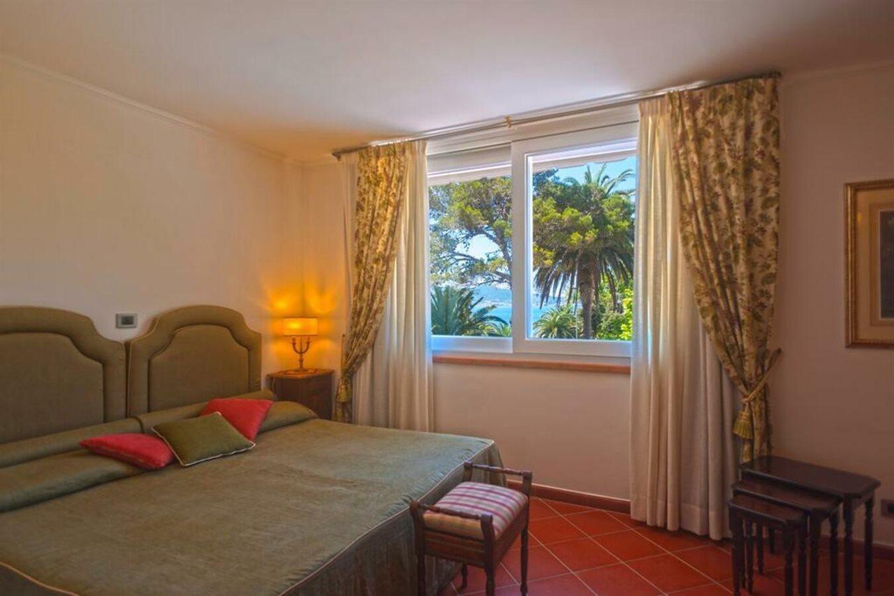 Hotel Villa Ottone Портоферайо Екстериор снимка