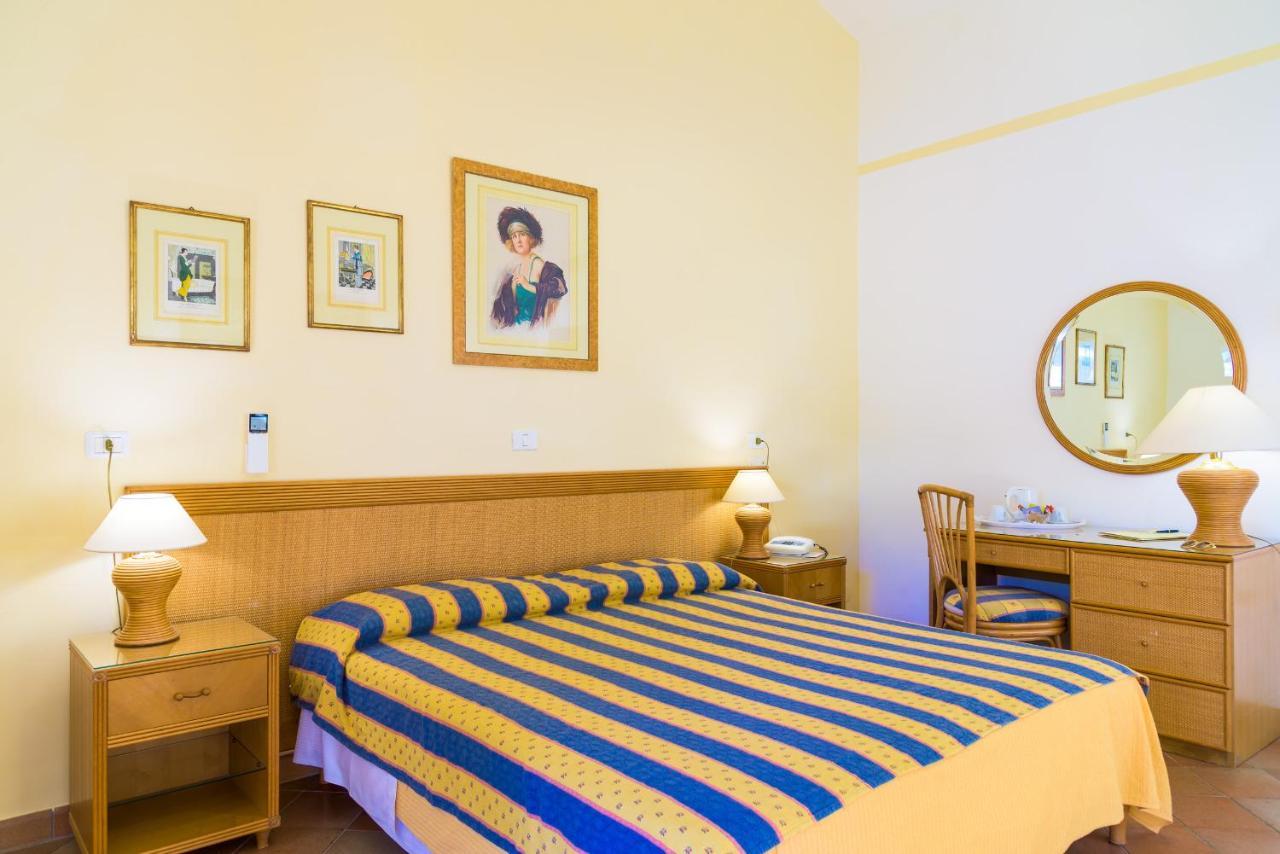 Hotel Villa Ottone Портоферайо Екстериор снимка