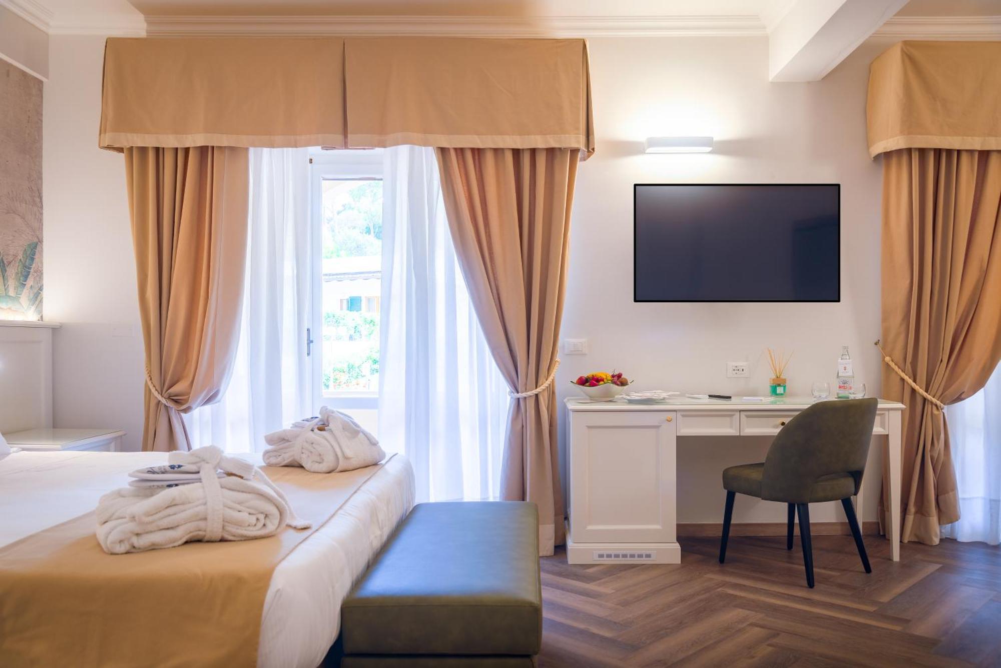 Hotel Villa Ottone Портоферайо Екстериор снимка