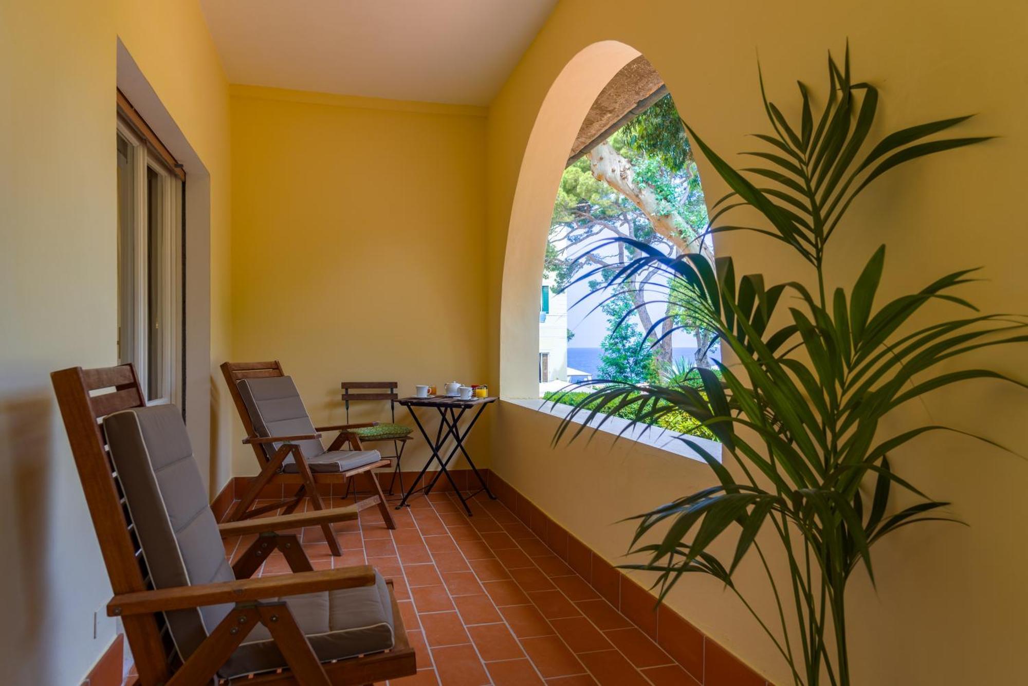Hotel Villa Ottone Портоферайо Екстериор снимка