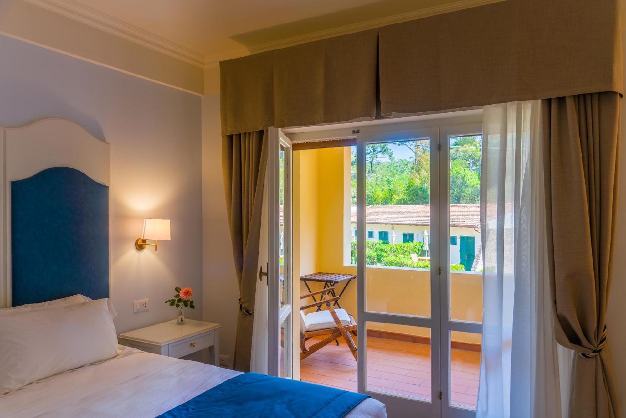 Hotel Villa Ottone Портоферайо Екстериор снимка