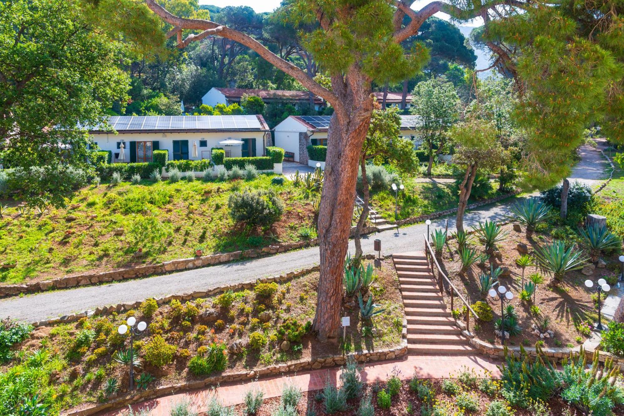 Hotel Villa Ottone Портоферайо Екстериор снимка