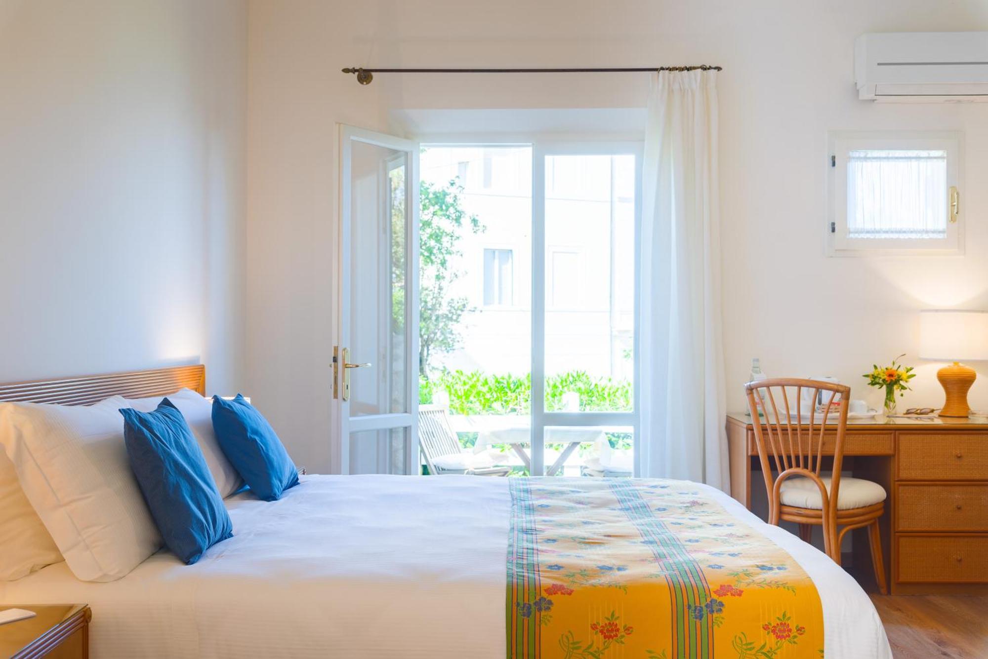 Hotel Villa Ottone Портоферайо Екстериор снимка